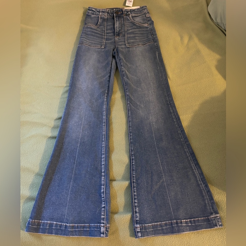 BRAND NEW! American Eagle Jeans Size 0 Bell Bottom